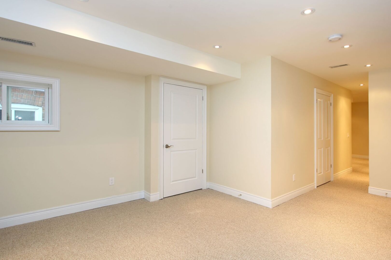 an empty room with a white door